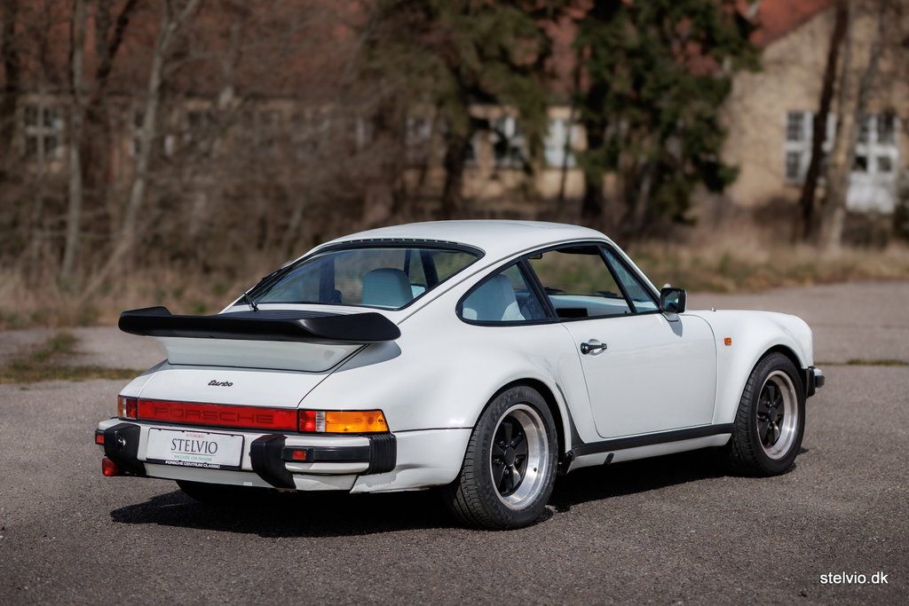 Porsche 911 Turbo 3.3