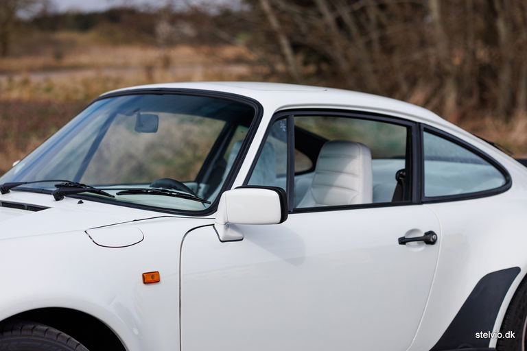 Porsche 911 Turbo 3.3