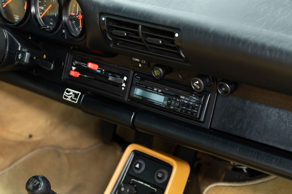 Porsche 911 Carrera 3.2 (US)