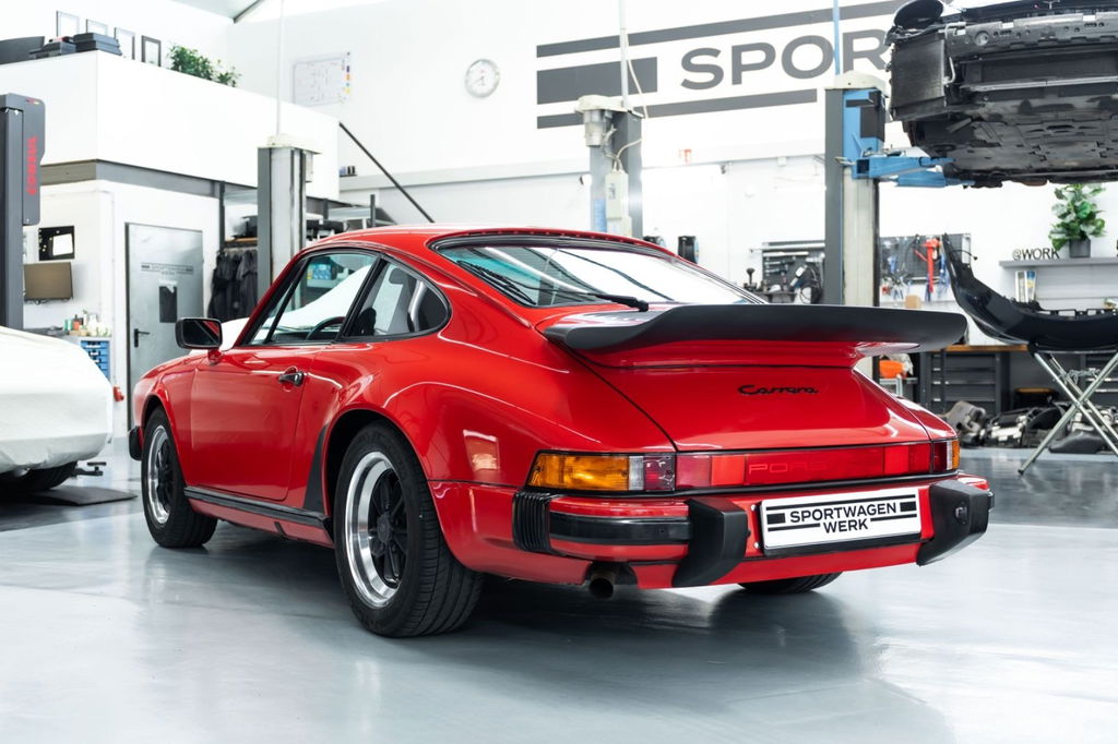 Porsche 911 Carrera 3.2 (US)