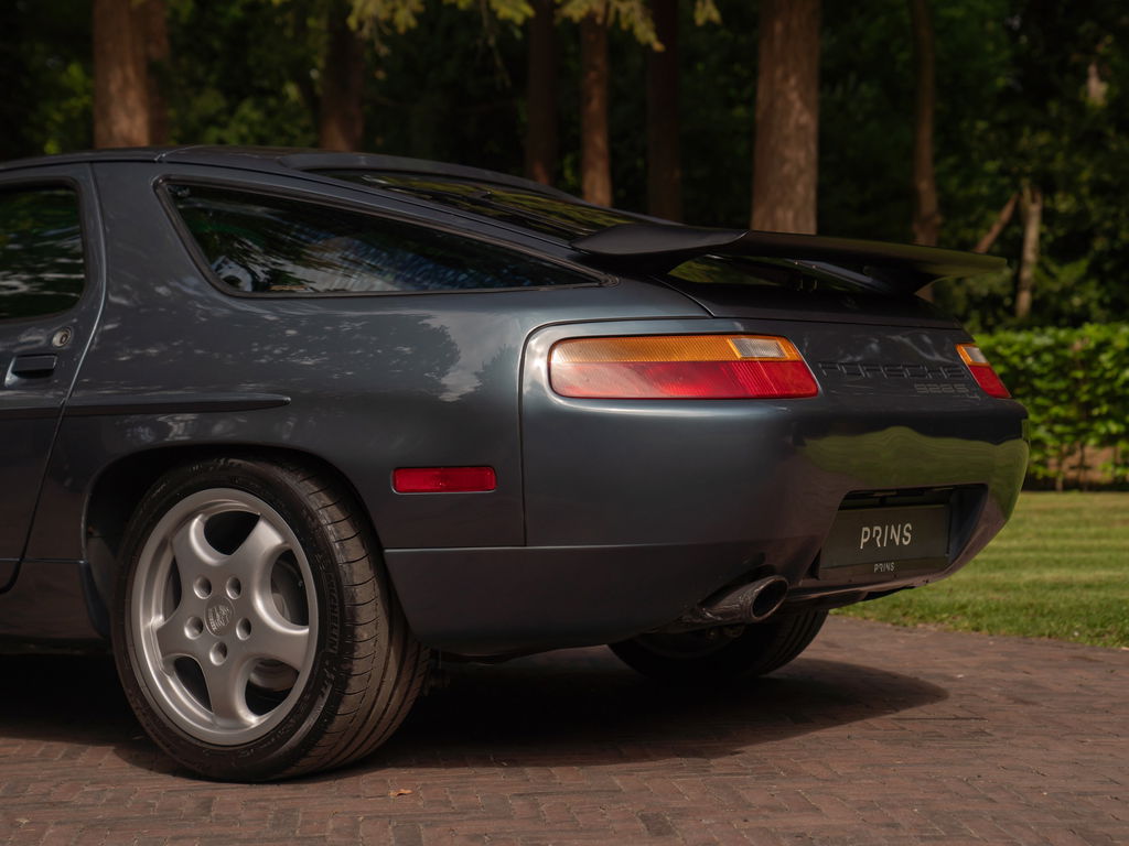 Porsche 928 S4