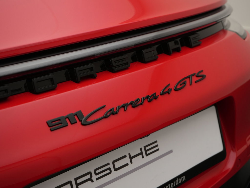 Porsche 992 Carrera 4 GTS