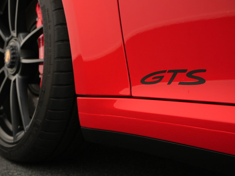 Porsche 992 Carrera 4 GTS