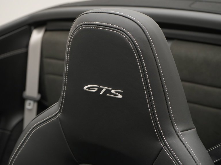 Porsche 992 Carrera 4 GTS