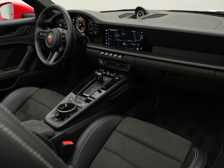 Porsche 992 Carrera 4 GTS