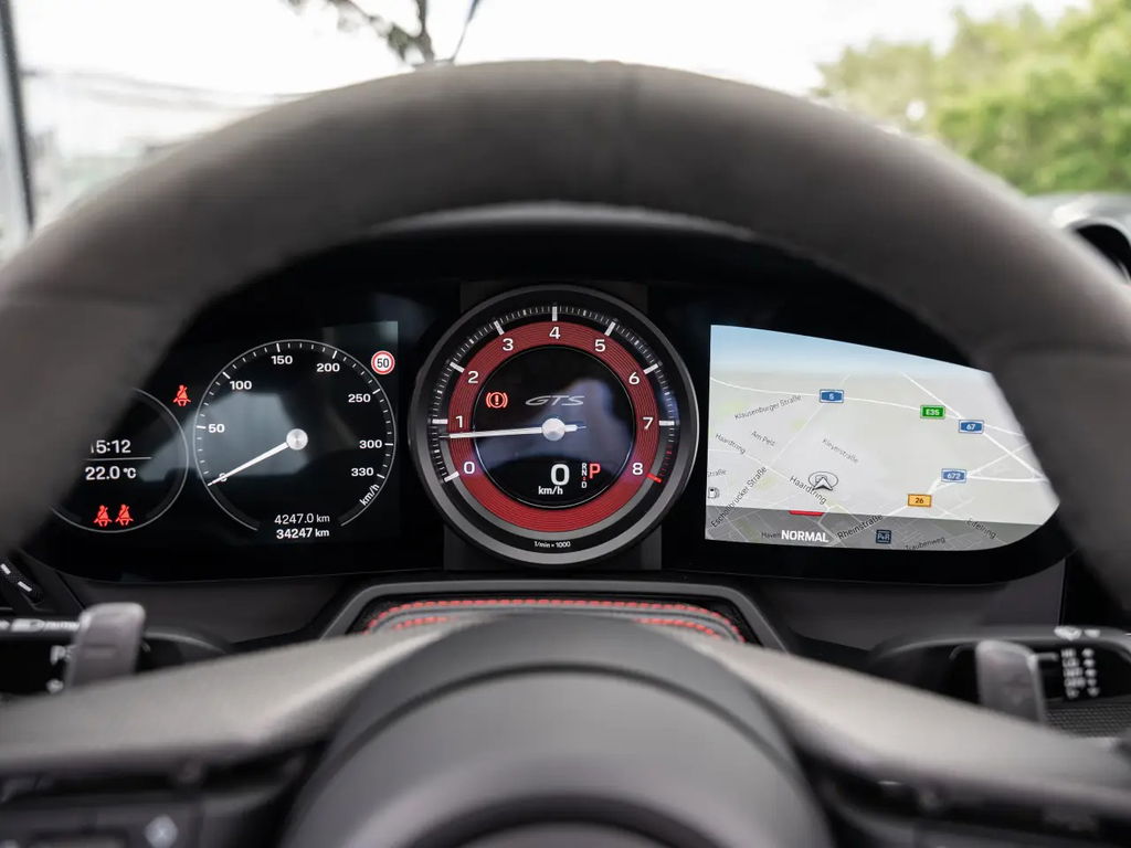 Porsche 992 Carrera 4 GTS