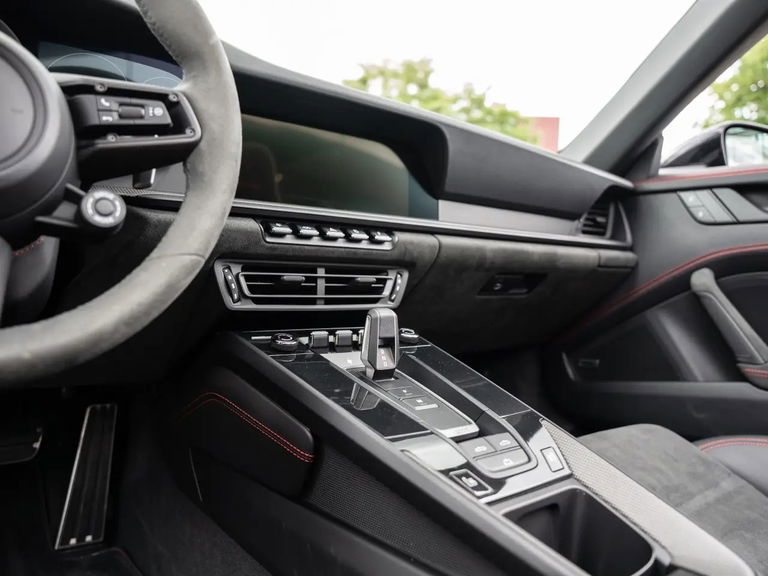 Porsche 992 Carrera 4 GTS