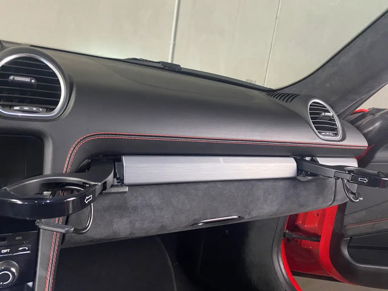 Porsche 718 Cayman GT4