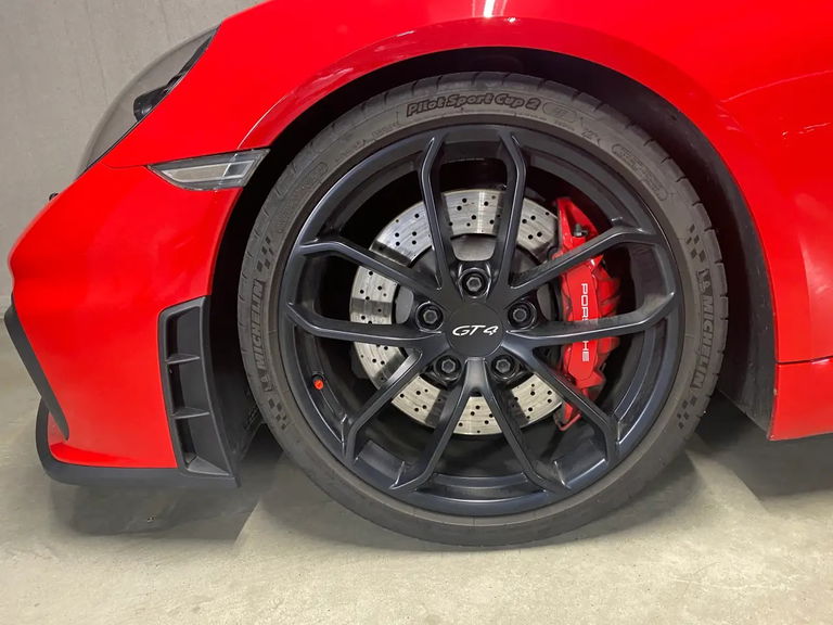 Porsche 718 Cayman GT4