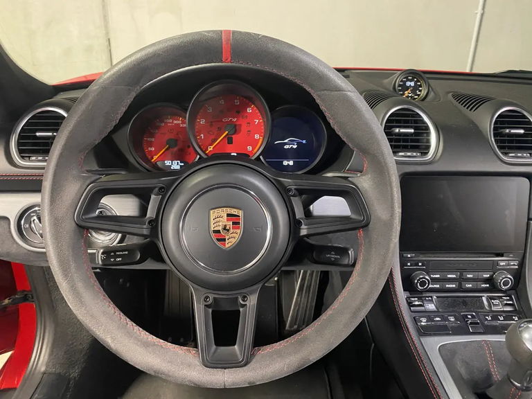 Porsche 718 Cayman GT4