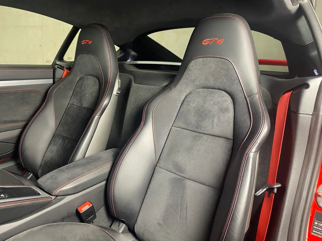 Porsche 718 Cayman GT4