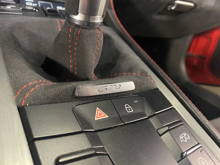 Porsche 718 Cayman GT4