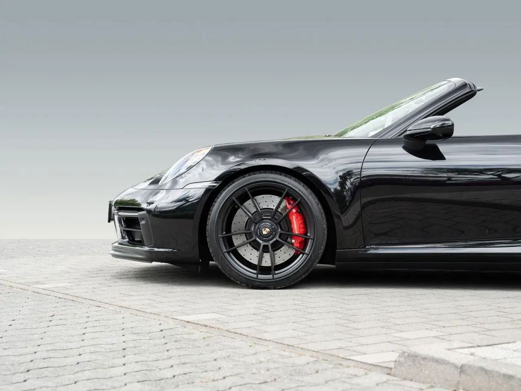 Porsche 992 Carrera 4 GTS