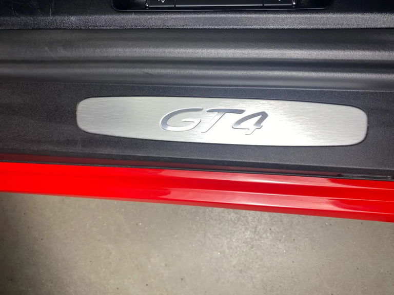 Porsche 718 Cayman GT4