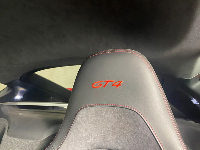 Porsche 718 Cayman GT4