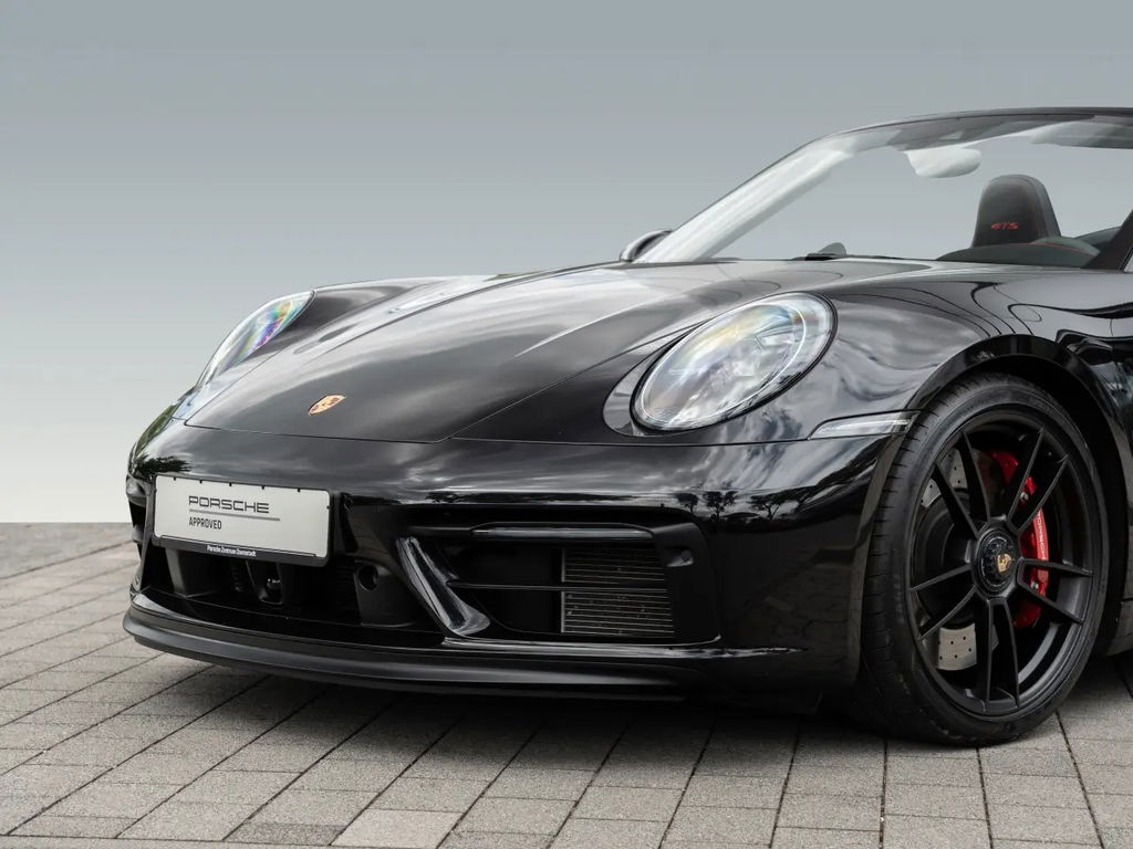 Porsche 992 Carrera 4 GTS