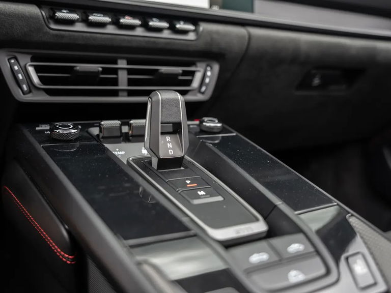 Porsche 992 Carrera 4 GTS