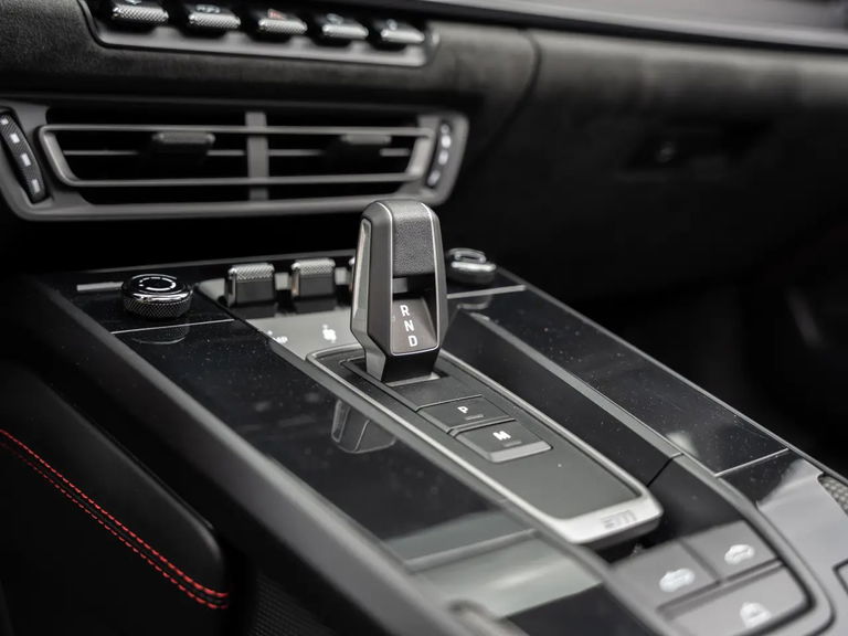 Porsche 992 Carrera 4 GTS