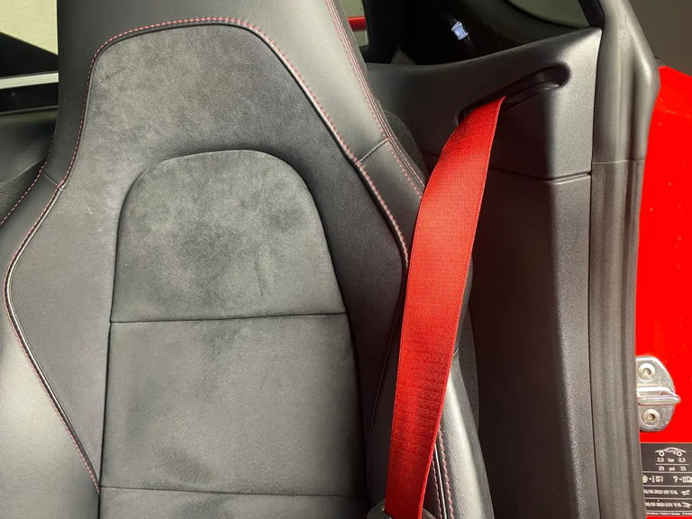 Porsche 718 Cayman GT4