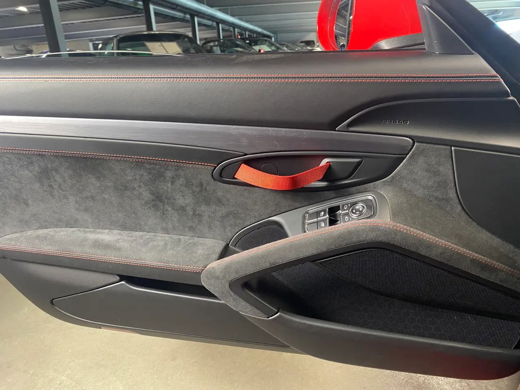 Porsche 718 Cayman GT4