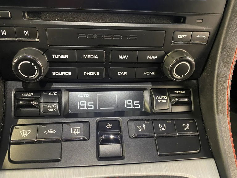 Porsche 718 Cayman GT4