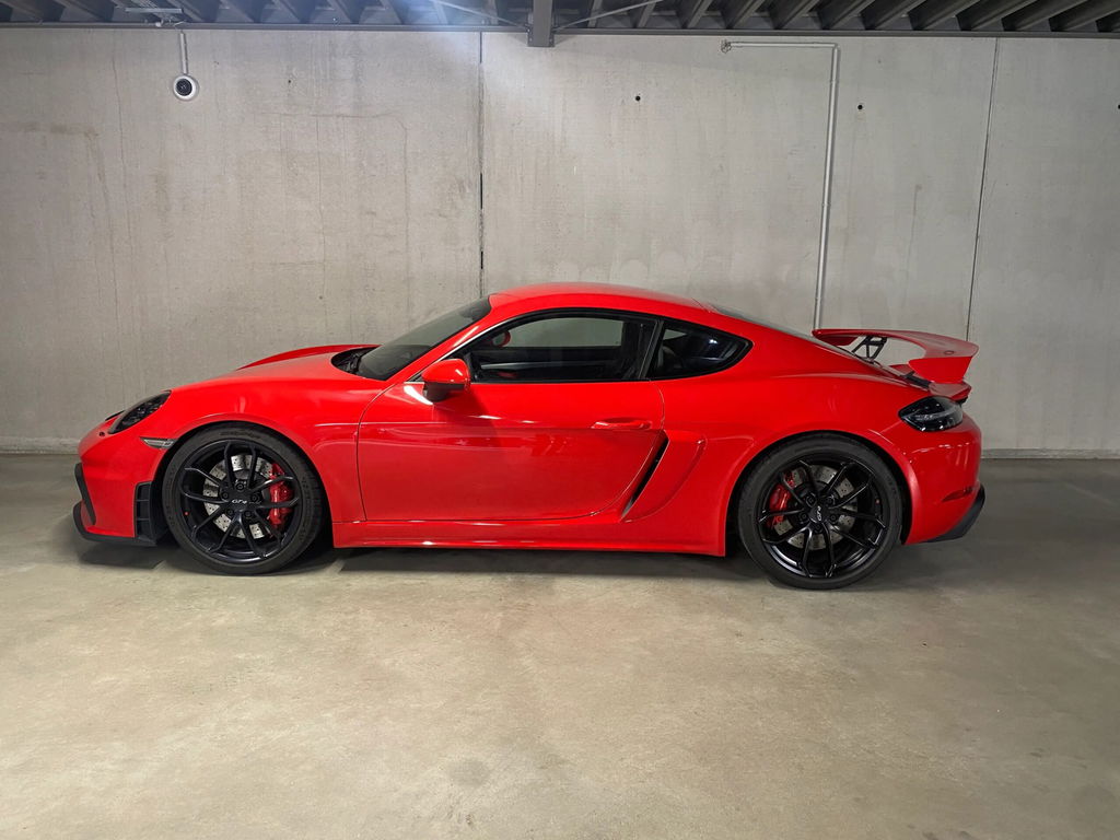 Porsche 718 Cayman GT4