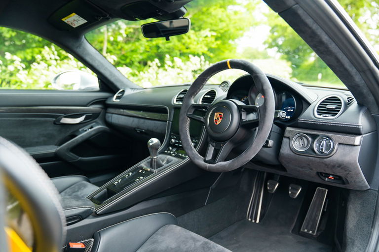 Porsche 718 Cayman GT4