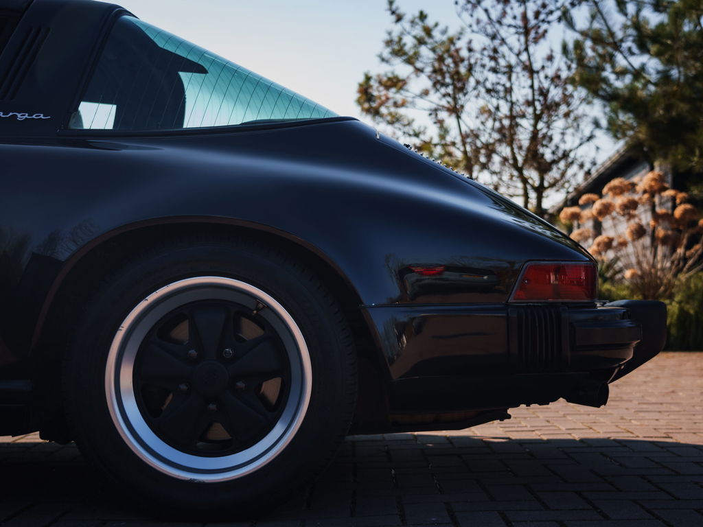 Porsche 911 Carrera 3.2 (US)