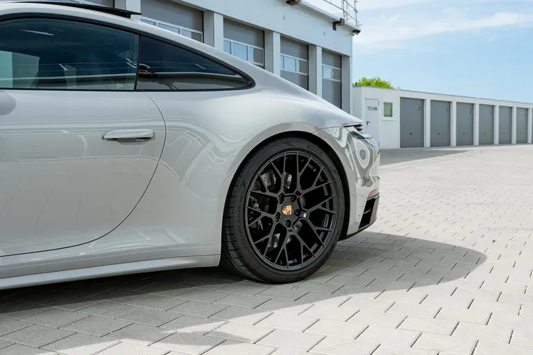 Porsche 992 Carrera 4 GTS