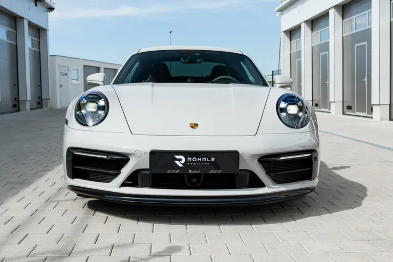 Porsche 992 Carrera 4 GTS