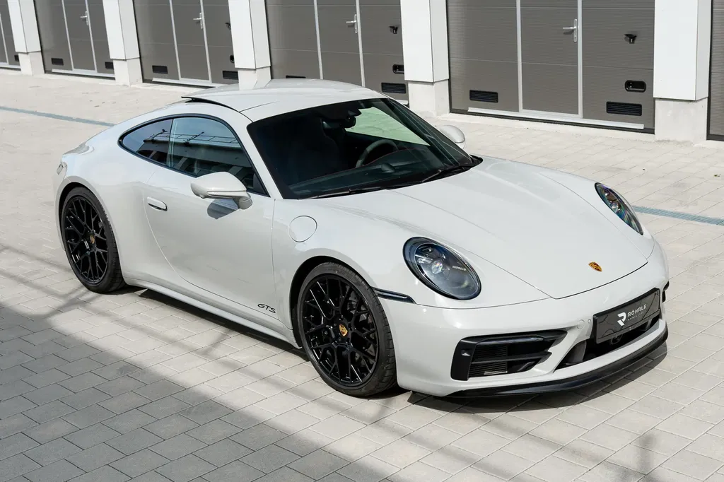 Porsche 992 Carrera 4 GTS