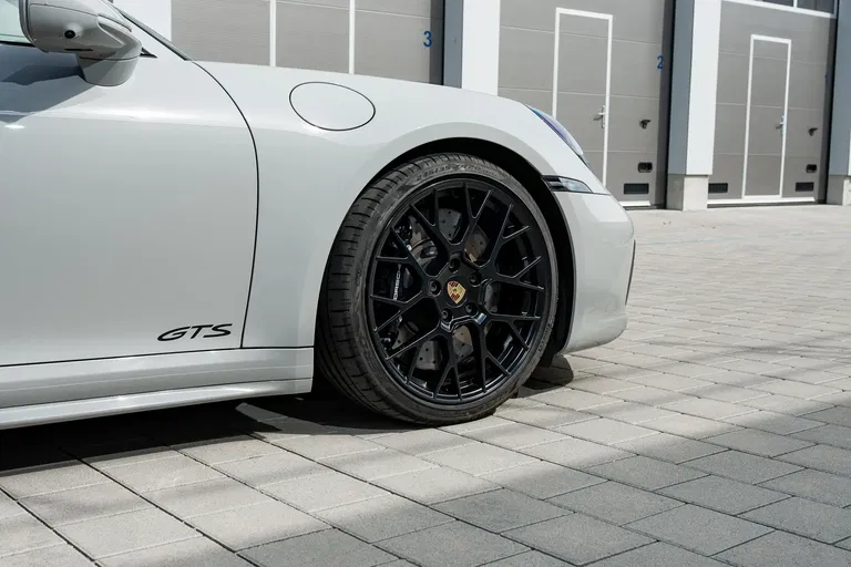 Porsche 992 Carrera 4 GTS