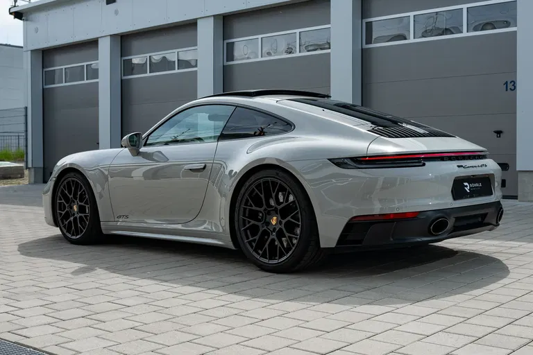 Porsche 992 Carrera 4 GTS