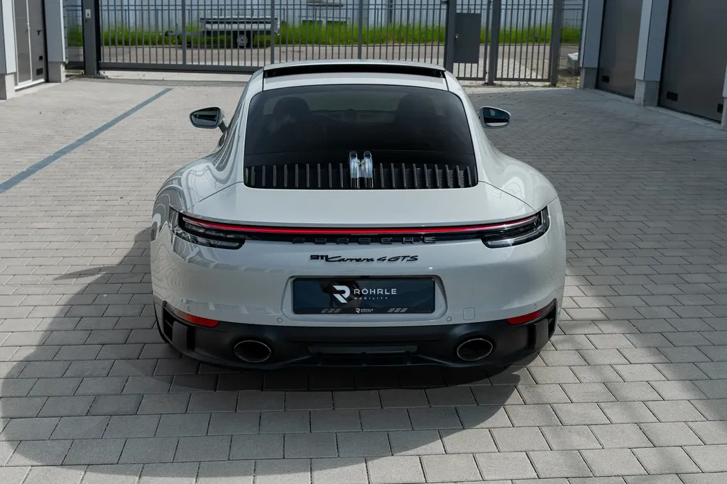 Porsche 992 Carrera 4 GTS