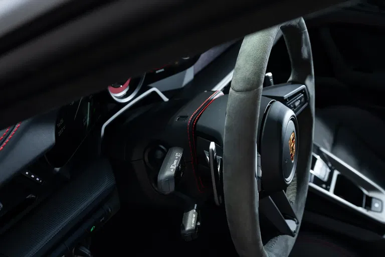 Porsche 992 Carrera 4 GTS