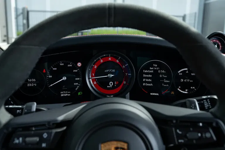 Porsche 992 Carrera 4 GTS