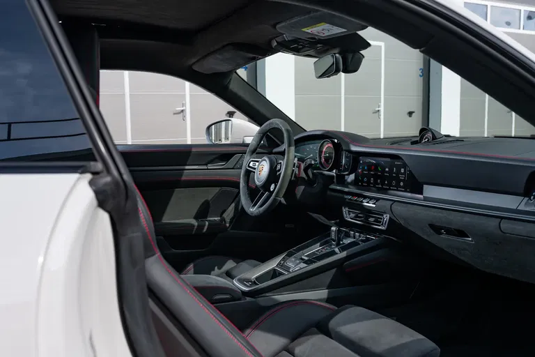 Porsche 992 Carrera 4 GTS