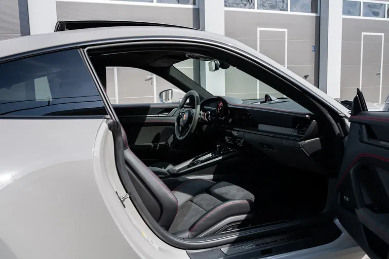 Porsche 992 Carrera 4 GTS
