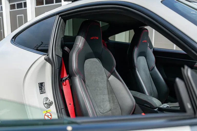 Porsche 992 Carrera 4 GTS