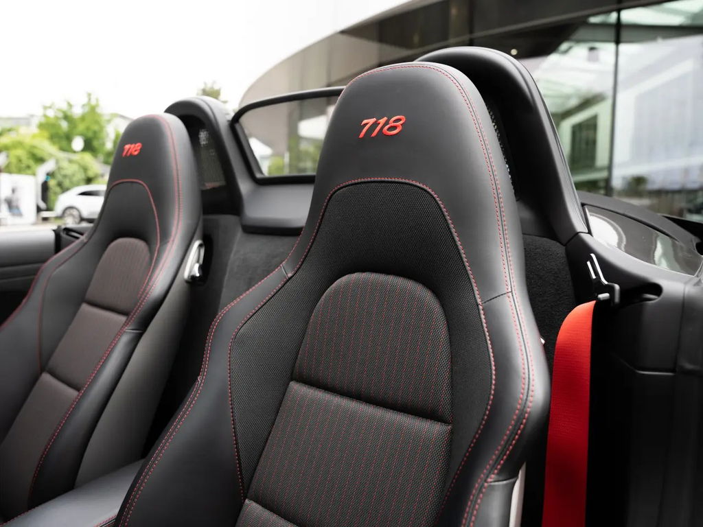 Porsche 718 Boxster T