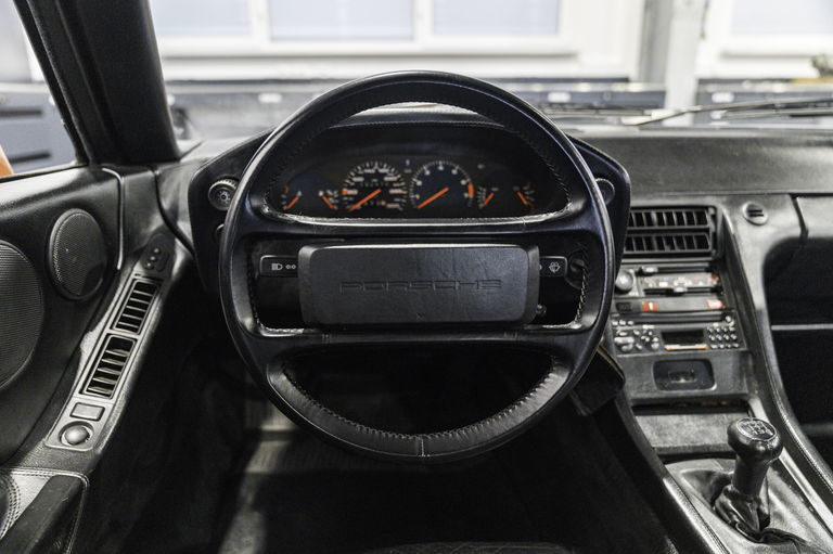 Porsche 928 S4