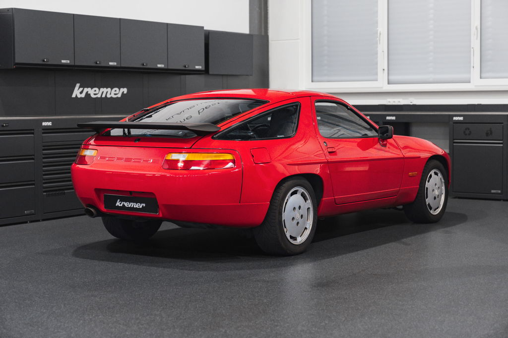Porsche 928 S4