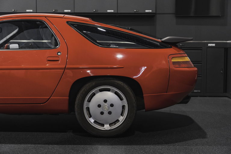 Porsche 928 S4