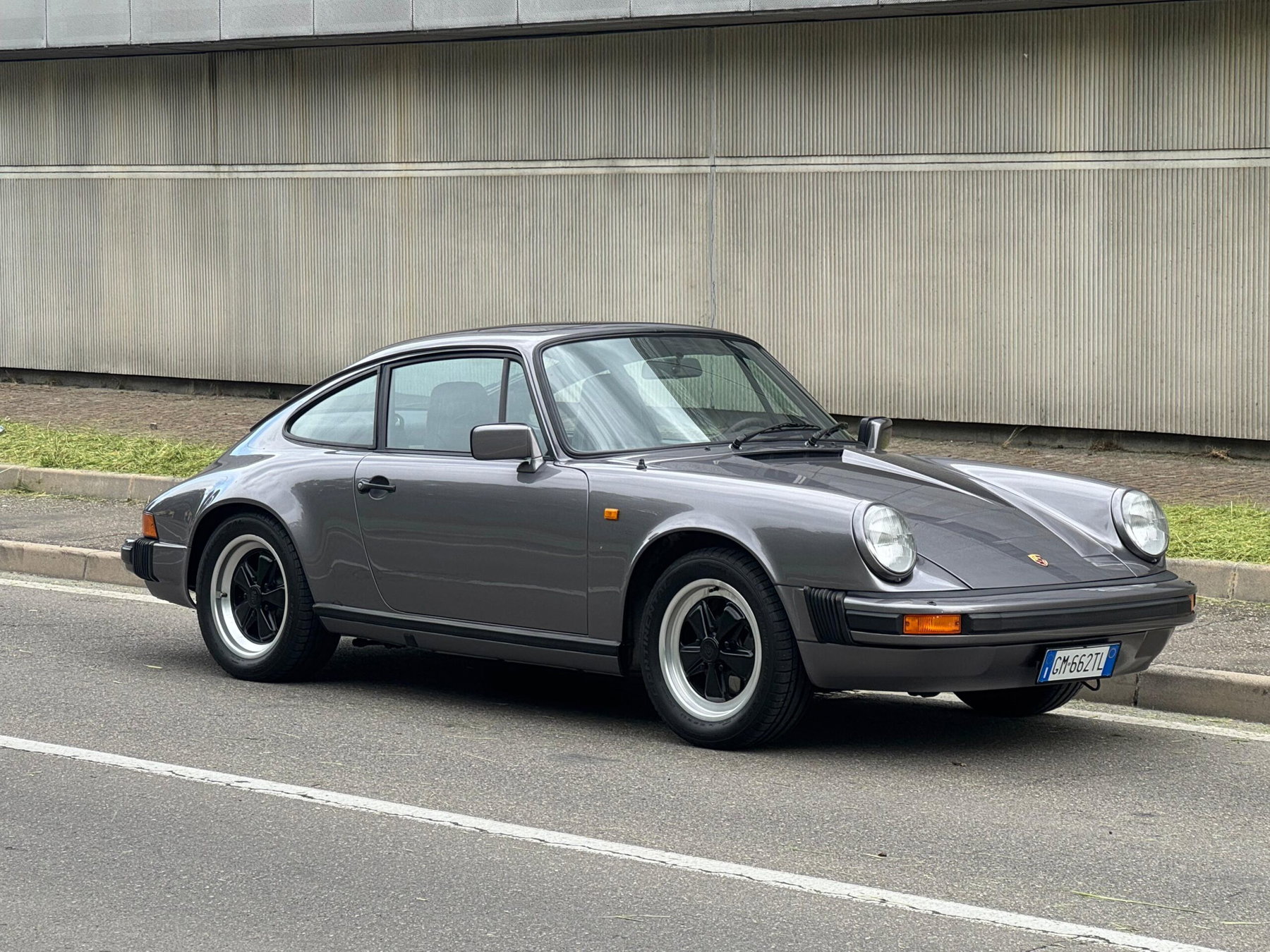 メルメル Porsche in Meteor Metallic LY7Z - Color Overview - elferspot.com