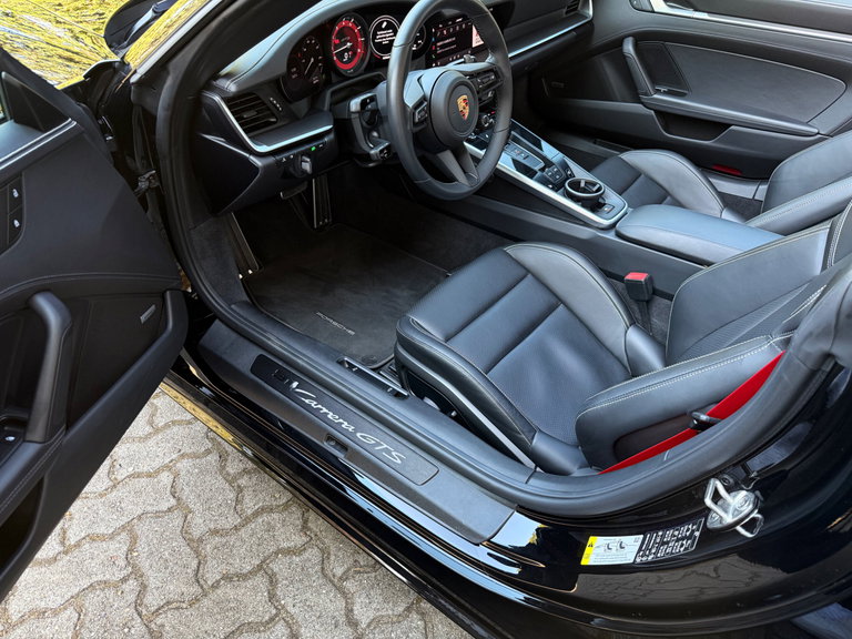 Porsche 992 Carrera GTS