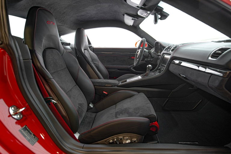 Porsche 981 Cayman GT4