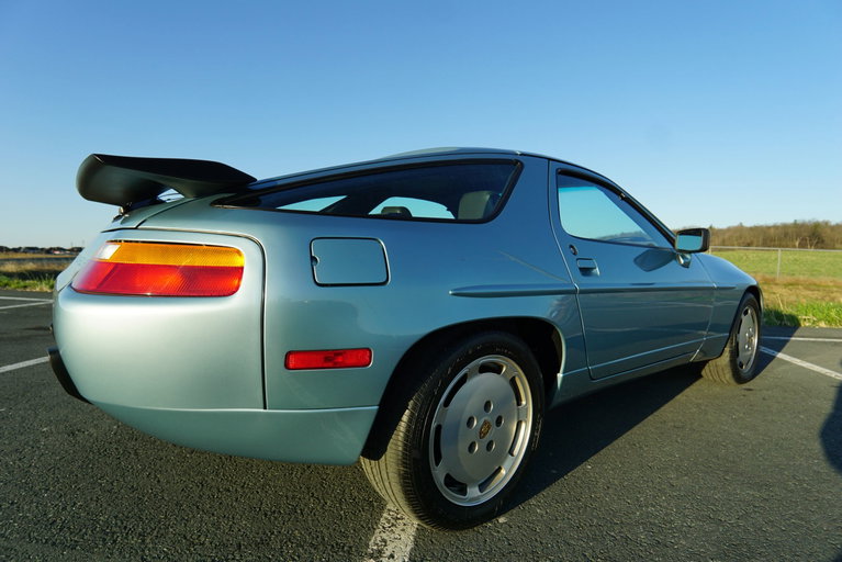 Porsche 928 S4