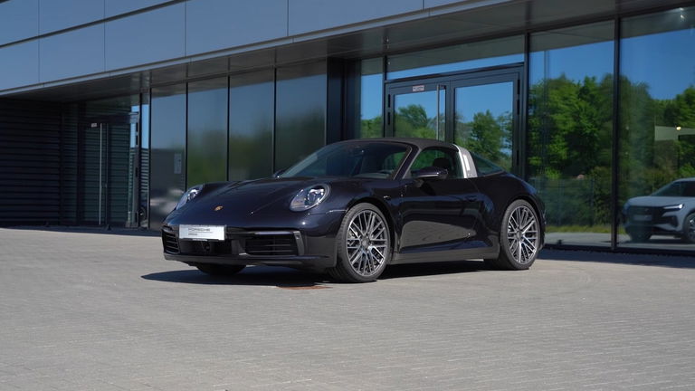 Porsche 992 Carrera 4