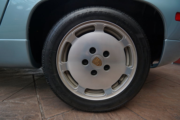 Porsche 928 S4