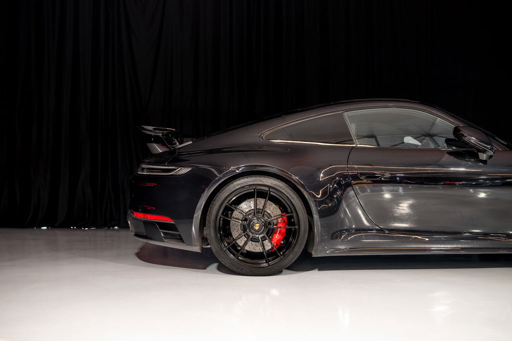 Porsche 992 Carrera 4 GTS